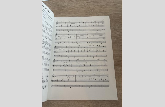 Used VIP Organ Solos No4 Music Book REF 0043 - Image 3