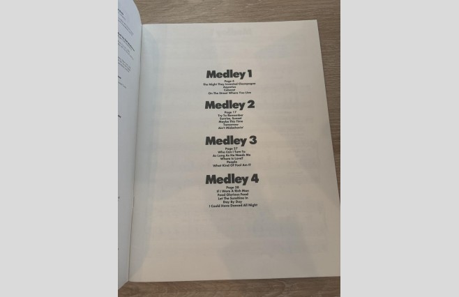 Used Showtunes Medley All Organ Book REF 0045 - Image 2