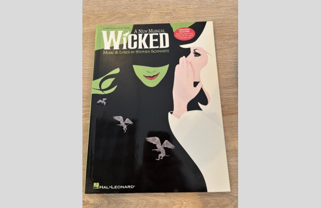 Used Wicked A New Musical Piano Book - REF 0006 - Image 1