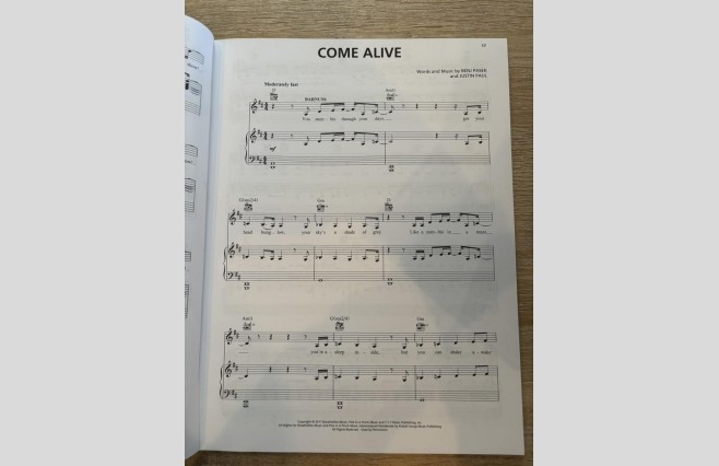 Used The Greatest Showman Piano/Vocal/Guitar Book - REF 0005 - Image 3