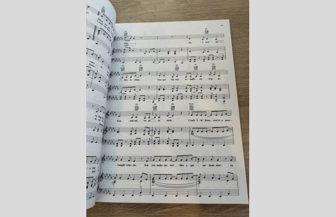 Used Neil Diamond The Greatest Hits 1966-1992 Piano/Vocal/Guitar Book - REF 0024 - Image 4