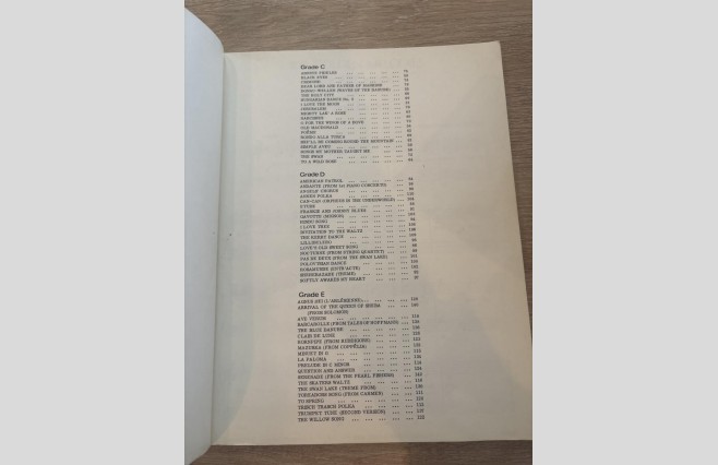 Used 100 Golden Melodies All Organ Book REF 0044 - Image 3