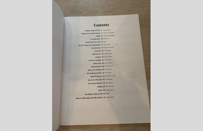 Used Pop Classics Easy Keyboard Book REF 0052 - Image 2