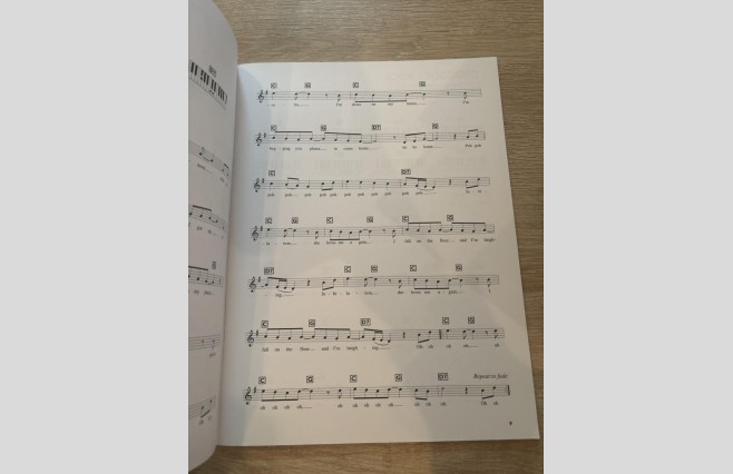 Used Pop Classics Easy Keyboard Book REF 0052 - Image 3