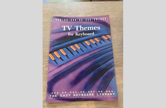 Used TV Themes The Easy Keyboard Library Music Book REF 0053 - Image 1