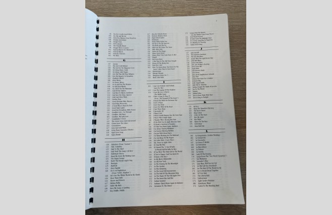 Used Fake Book Of The Worlds Favourite Songs 4th Edition REF 0061 - Image 3