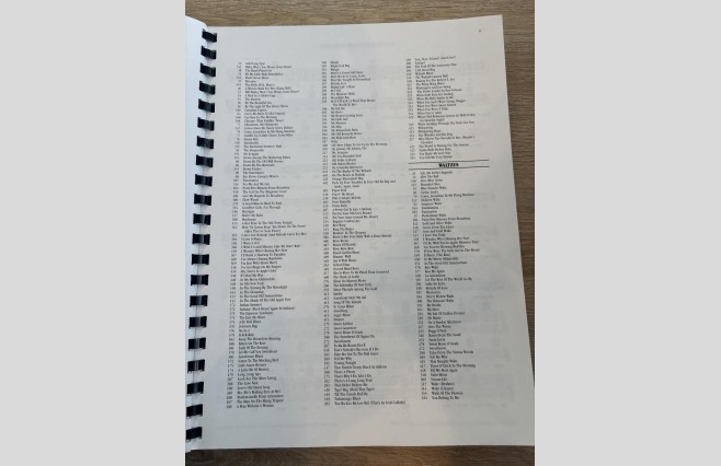 Used Fake Book Of The Worlds Favourite Songs 4th Edition REF 0061 - Image 9